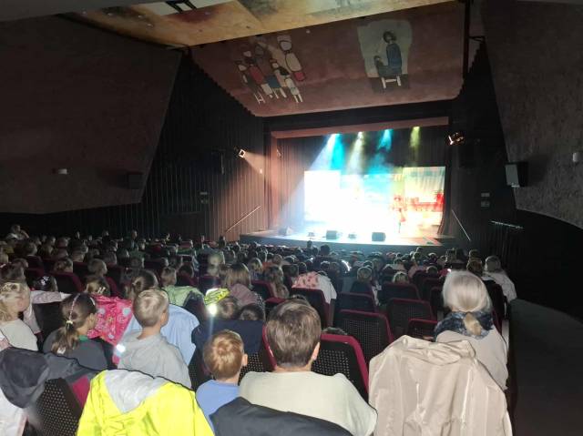 Oświęcim. “Granie na straganie”. Dzieci uczyły się właściwego odżywiania i dbania o środowisko