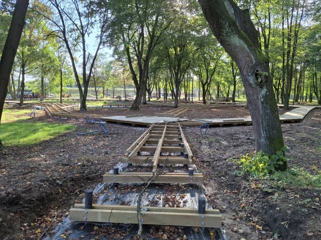 Oświęcim. W parku Bulwary prace idą pełną parą. Z nowości skorzystamy już wiosną przyszłego roku