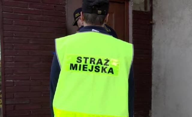 Oświęcim. Strażnicy w akcji. Kontrolują nieruchomości ogrzewane piecami klasy 3 i 4