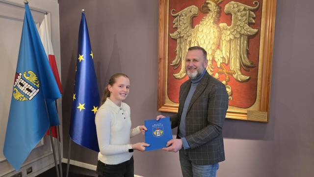 Młoda cheerleaderka nagrodzona