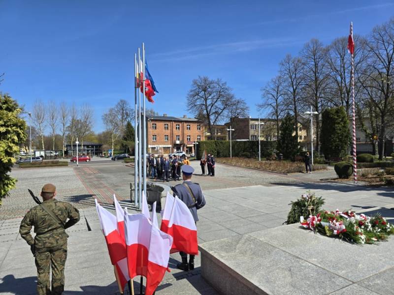 Oświęcim. Pamięć i hołd ofiarom katastrofy smoleńskiej. 16. rocznica tragedii