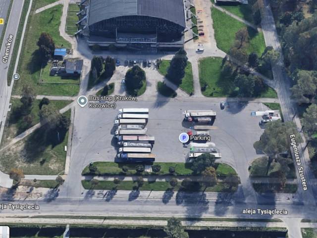 Parking obok lodowiska