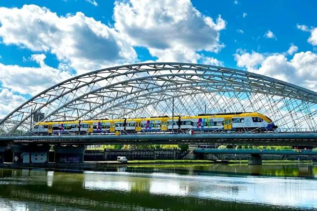 Oświęcim. Podróż za złotówkę! Specjalna oferta na Dzień Dziecka i długi weekend