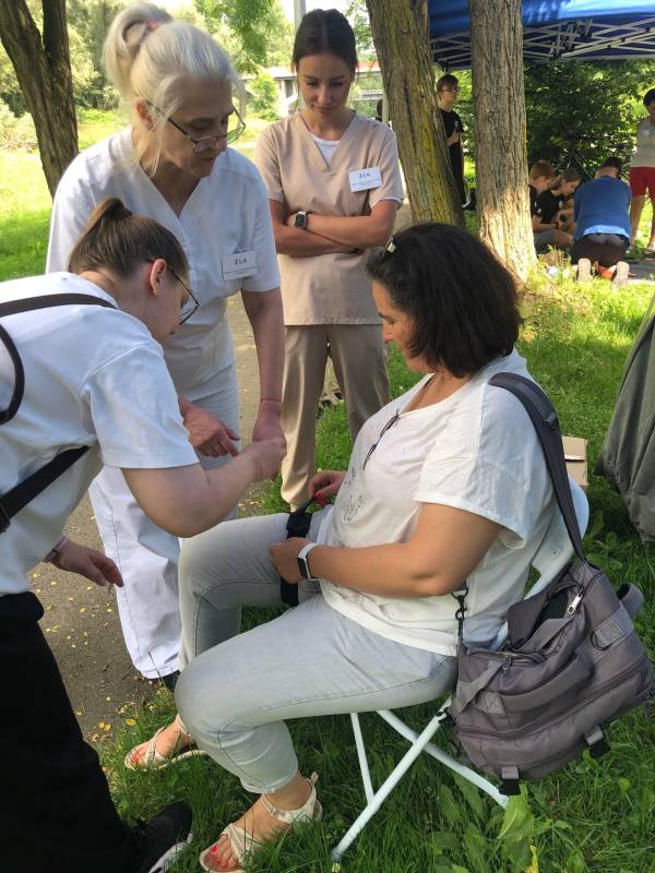 Oświęcim. Ratowanie życia pod okiem ekspertów. Nadsolańskie bulwary zamieniły się w centrum pierwszej pomocy