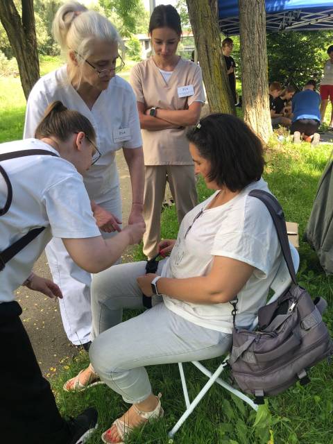 Oświęcim. Ratowanie życia pod okiem ekspertów. Nadsolańskie bulwary zamieniły się w centrum pierwszej pomocy