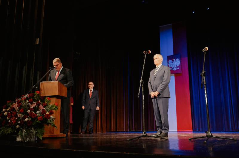 Oświęcim. Leszek Szuster Honorowym Obywatelem Oświęcimia. Tadeusz Dziędziel z Nagrodą Seniorów