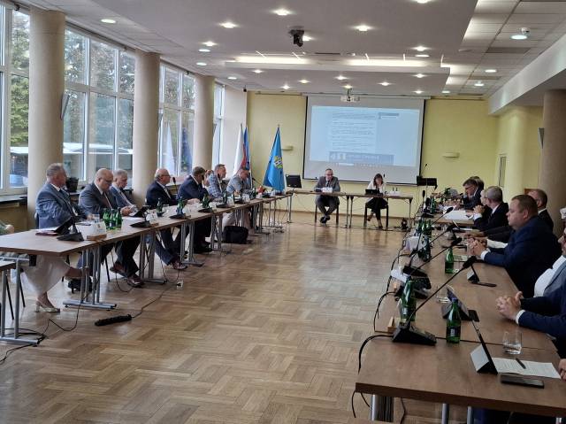Oświęcim. Radni ocenili prezydenta. Włodarz Oświęcimia z absolutorium i wotum zaufania